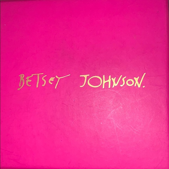 NWT BETSY JOHNSON Bracelet Set. - Picture 3 of 8